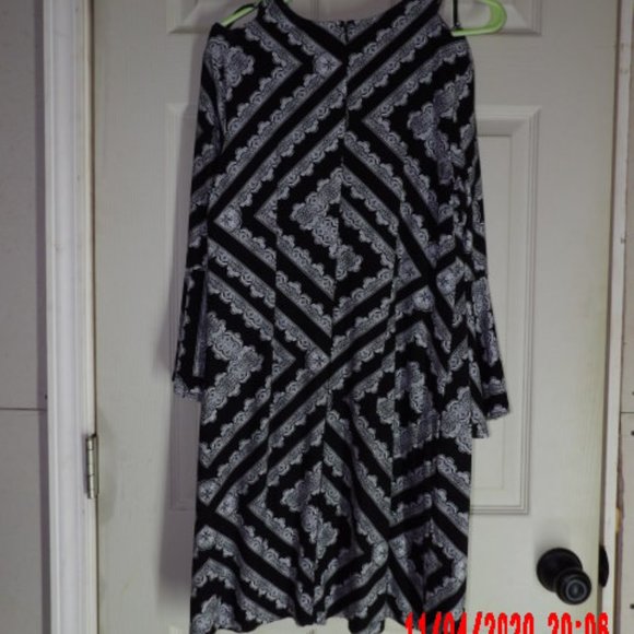 Dress - Picture 8 of 11